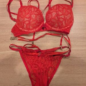 Victoria's Secret Red Lace Bombshell Set 32C